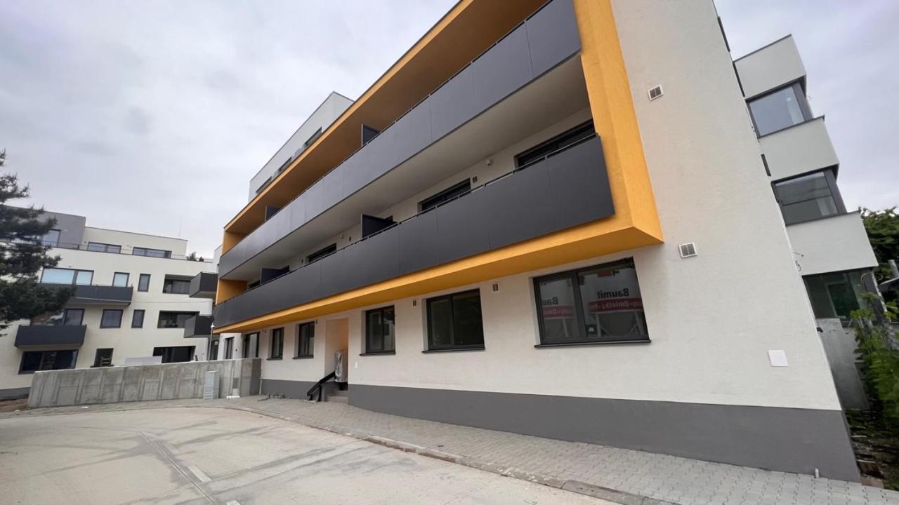 Air-Conditioned 2 Room Apartment, With Terrace, Rovinka 203 Εξωτερικό φωτογραφία