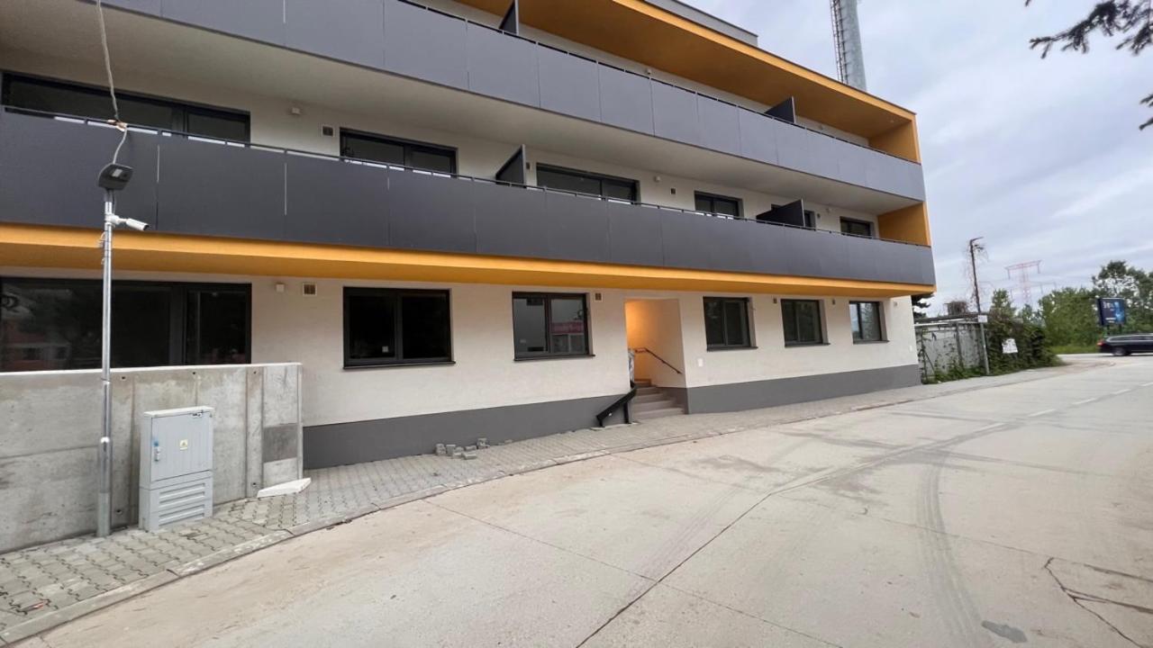 Air-Conditioned 2 Room Apartment, With Terrace, Rovinka 203 Εξωτερικό φωτογραφία