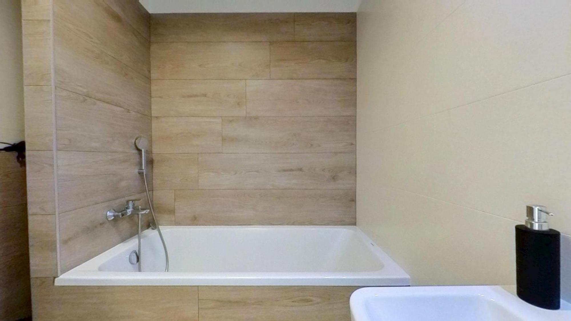 Air-Conditioned 2 Room Apartment, With Terrace, Rovinka 203 Εξωτερικό φωτογραφία