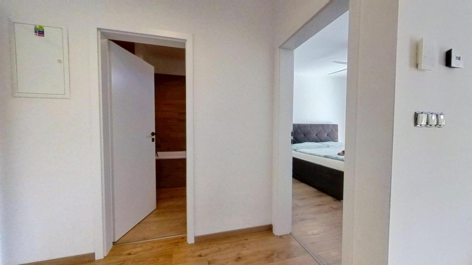 Air-Conditioned 2 Room Apartment, With Terrace, Rovinka 203 Εξωτερικό φωτογραφία